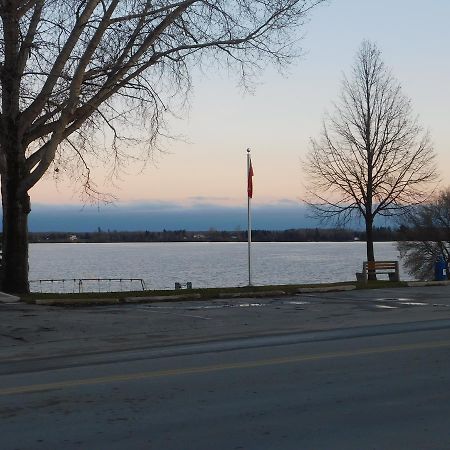 The Lakeview Inn Lac du Bonnet ภายนอก รูปภาพ