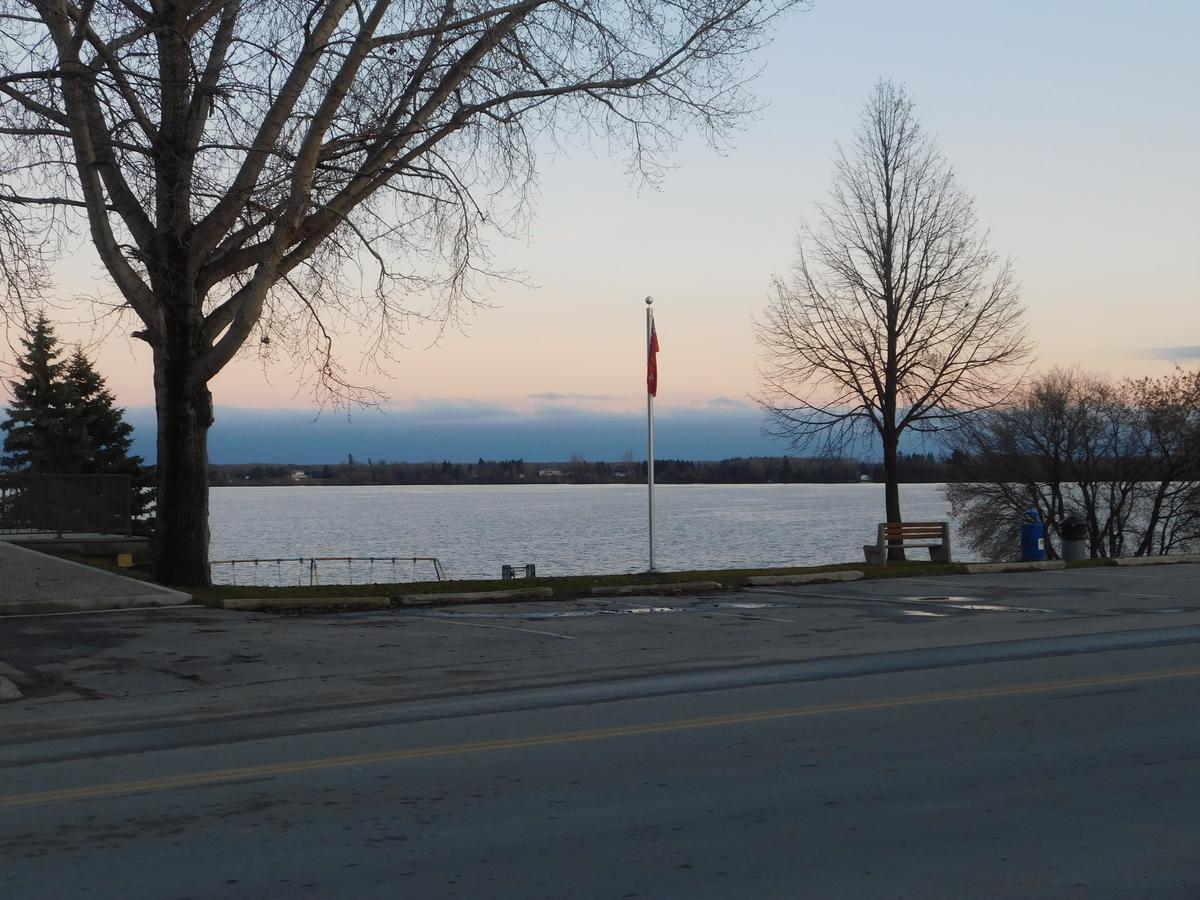 The Lakeview Inn Lac du Bonnet ภายนอก รูปภาพ