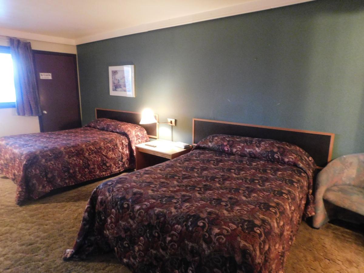 The Lakeview Inn Lac du Bonnet ภายนอก รูปภาพ