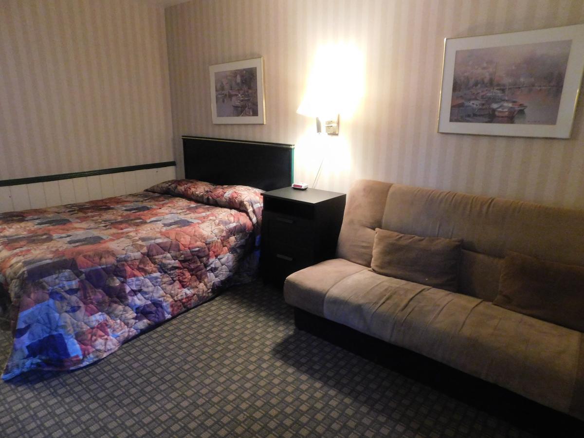 The Lakeview Inn Lac du Bonnet ภายนอก รูปภาพ